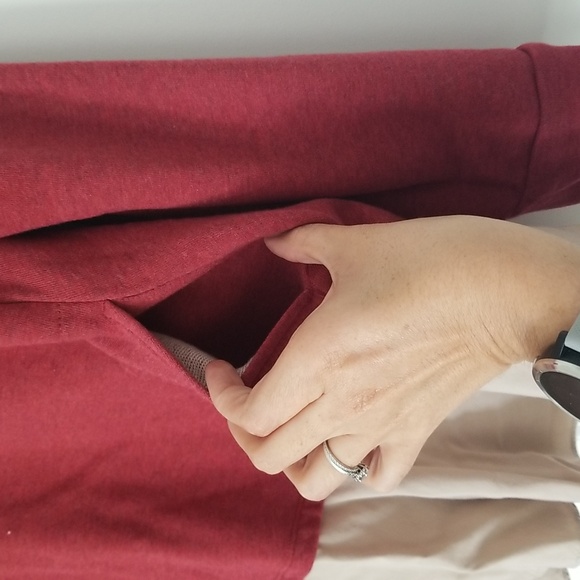 LOGO Lounge sweater size medium in burnt red - Picture 3 of 8